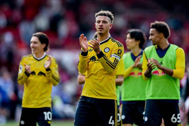 Nottingham Forest v Leeds United, Premier League Leeds United midfielder Ethan Ampadu (4) applauds fans after win after the Premier League match between Nottingham Forest and Leeds United at the City Ground, Nottingham, UK on 22 August 2026. Nottingham City Ground Nottinghamshire UK Editorial use only DataCo restrictions apply See www.football-dataco.com , Copyright: xManjitxNarotrax PSI-24717-0203