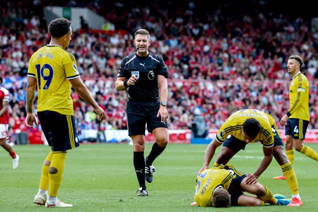 Nottingham Forest v Leeds United, Premier League Referee Robert Jones during the Premier League match between Nottingham Forest and Leeds United at the City Ground, Nottingham, UK on 22 August 2026. Nottingham City Ground Nottinghamshire UK Editorial use only DataCo restrictions apply See www.football-dataco.com , Copyright: xManjitxNarotrax PSI-24717-0227