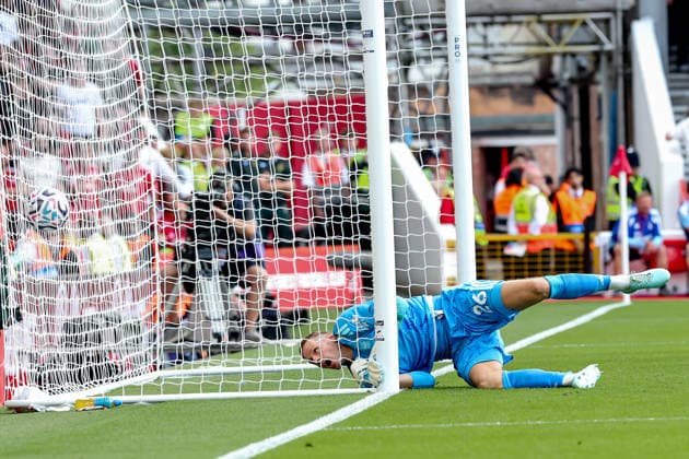 Nottingham Forest v Leeds United, Premier League GOAL scores 1-0 Leeds United midfielder Anton Stach (18) scores past Nottingham Forest goalkeeper Matz Sels (26) during the Premier League match between Nottingham Forest and Leeds United at the City Ground, Nottingham, UK on 22 August 2026. Nottingham City Ground Nottinghamshire UK Editorial use only DataCo restrictions apply See www.football-dataco.com , Copyright: xManjitxNarotrax PSI-24717-0228