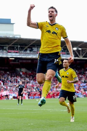 Nottingham Forest v Leeds United, Premier League GOAL scores 1-0 Leeds United midfielder Anton Stach (18) scores and celebrates during the Premier League match between Nottingham Forest and Leeds United at the City Ground, Nottingham, UK on 22 August 2026. Nottingham City Ground Nottinghamshire UK Editorial use only DataCo restrictions apply See www.football-dataco.com , Copyright: xManjitxNarotrax PSI-24717-0234