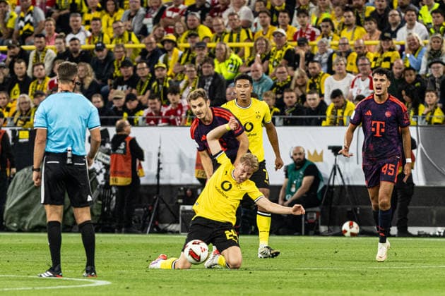 Franz-Beckenbauer-Supercup 2026: Borussia Dortmund - FC Bayern München; 22.08.2026 Josip Stanisic (FC Bayern München, 44), Daniel Svensson (Borussia Dortmund, 24) Franz-Beckenbauer-Supercup 2026: Borussia Dortmund - FC Bayern München; Signal Iduna Park, Dortmund; 22.08.2026 *** Franz Beckenbauer Super Cup 2026 Borussia Dortmund vs. FC Bayern Munich August 22, 2026 Josip Stanisic, FC Bayern Munich, 44, Daniel Svensson, Borussia Dortmund, 24, Franz Beckenbauer Super Cup 2026, Borussia Dortmund vs. FC Bayern Munich, Signal Iduna Park, Dortmund, August 22, 2026 Copyright: xBEAUTIFULxSPORTS Buriakovx