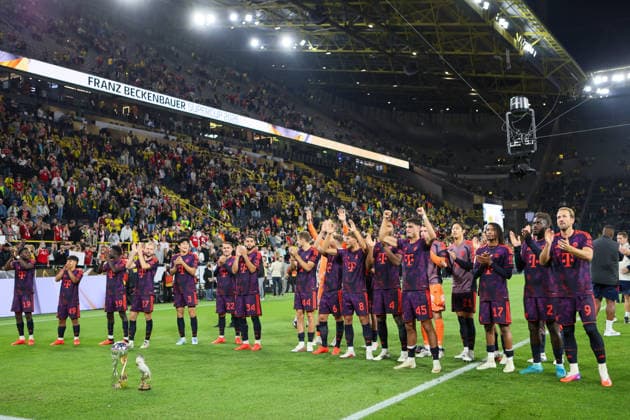Dortmund, Deutschland: 22.08.2026 - Franz Beckenbauer Supercup 2026 - Borussia Dortmund vs. FC Bayern München Im Bild: Jubel der Spieler des FC Bayern München mit dem Supercup Pokal (DFL DFB REGULATIONS PROHIBIT ANY USE OF PHOTOGRAPHS as IMAGE SEQUENCES and or QUASI-VIDEO) *** *** Dortmund, Germany, August 22, 2026 Franz Beckenbauer Super Cup 2026 Borussia Dortmund vs. FC Bayern Munich Pictured: FC Bayern Munich players celebrating with the Super Cup trophy DFL DFB REGULATIONS PROHIBIT ANY USE OF PHOTOGRAPHS as IMAGE SEQUENCES and or QUASI-VIDEO *** Copyright: HMBxMedia MadeleinexFantini