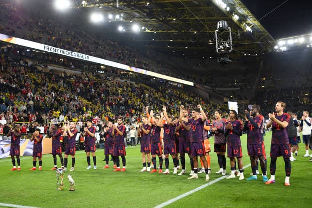 Dortmund, Deutschland: 22.08.2026 - Franz Beckenbauer Supercup 2026 - Borussia Dortmund vs. FC Bayern München Im Bild: Jubel der Spieler des FC Bayern München mit dem Supercup Pokal (DFL DFB REGULATIONS PROHIBIT ANY USE OF PHOTOGRAPHS as IMAGE SEQUENCES and or QUASI-VIDEO) *** *** Dortmund, Germany, August 22, 2026 Franz Beckenbauer Super Cup 2026 Borussia Dortmund vs. FC Bayern Munich Pictured: FC Bayern Munich players celebrating with the Super Cup trophy DFL DFB REGULATIONS PROHIBIT ANY USE OF PHOTOGRAPHS as IMAGE SEQUENCES and or QUASI-VIDEO *** Copyright: HMBxMedia MadeleinexFantini
