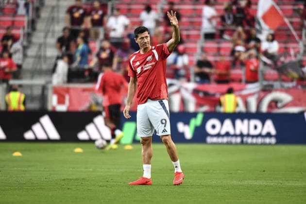 Robert Lewandowski (Chicago Fire FC) enters pregame warmups before the Major League Soccer match between Red Bull New York and Chicago Fire FC at Sports Illustrated Stadium on August 22, 2026 in Harrison, NJ, United States.  Copyright: xRebekahxWynkoopx xSPPx Sportspressphoto_SPR212909
