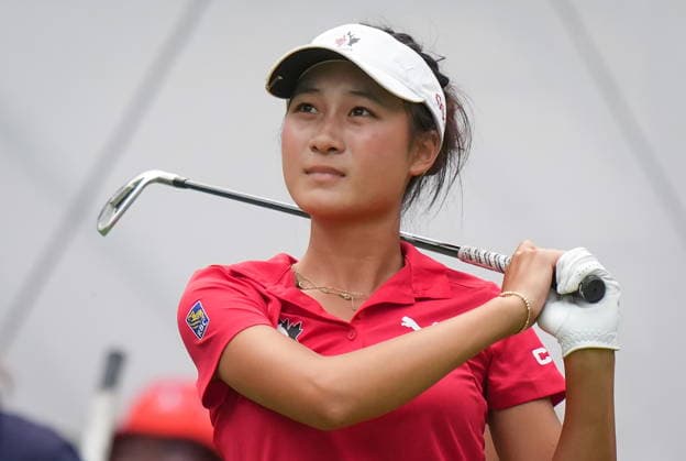 August 22, 2026, Edmonton, Ab, CANADA: Aphrodite Deng, of Canada, watches her tee shot on the 17th hole during the third round at the LPGA, Golf Damen CPKC Canadian Women s Open golf tournament, in Edmonton, on Saturday, Aug. 22, 2026. Canada News - August 22, 2026  - ZUMAc35_ 20260822_zaf_c35_094 Copyright: xDarrylxDyckx