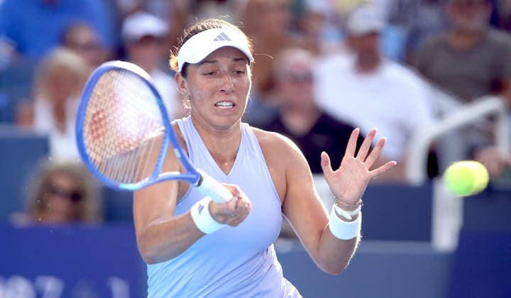 Cincinatti Open tennis tournament Jessica Pegula of the USA in action against Iga Swiatek of Poland during their semifinal match at the Cincinnati Open tennis tournament in Mason, Ohio, USA, 22 August 2026. CINCINNATI OHIO UNITED STATES  Copyright: xSTRx