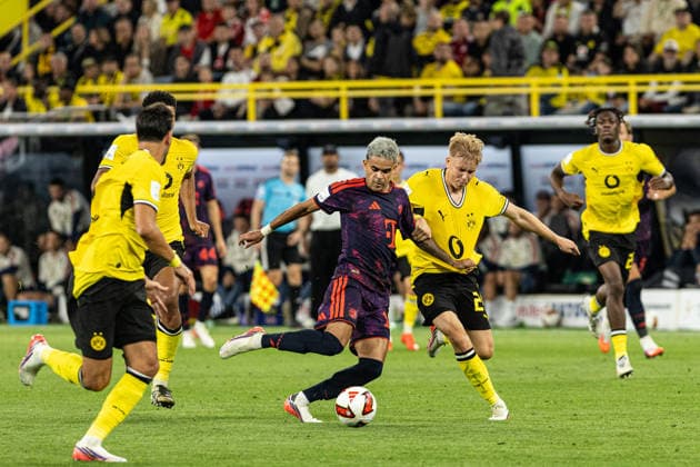 Franz-Beckenbauer-Supercup 2026: Borussia Dortmund - FC Bayern München; 22.08.2026 Luis Diaz (FC Bayern München, 14), Daniel Svensson (Borussia Dortmund, 24) Franz-Beckenbauer-Supercup 2026: Borussia Dortmund - FC Bayern München; Signal Iduna Park, Dortmund; 22.08.2026 *** Franz Beckenbauer Super Cup 2026 Borussia Dortmund vs. FC Bayern Munich August 22, 2026 Luis Diaz, FC Bayern Munich, 14, Daniel Svensson, Borussia Dortmund, 24; Franz Beckenbauer Super Cup 2026: Borussia Dortmund vs. FC Bayern Munich at Signal Iduna Park, Dortmund, August 22, 2026 Copyright: xBEAUTIFULxSPORTS Buriakovx