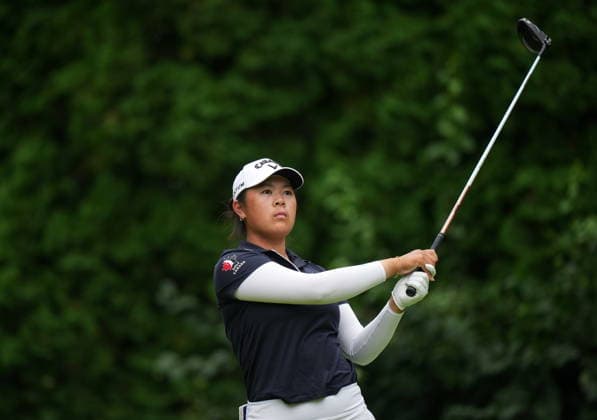 August 22, 2026, Edmonton, Ab, CANADA: Anna Huang, of Canada, watches her tee shot on the 4th hole during the third round at the LPGA, Golf Damen CPKC Canadian Women s Open golf tournament, in Edmonton, on Saturday, Aug. 22, 2026. Canada News - August 22, 2026  - ZUMAc35_ 20260822_zaf_c35_097 Copyright: xDarrylxDyckx