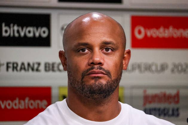 Dortmund, Deutschland: 22.08.2026 - Franz Beckenbauer Supercup 2026 - Borussia Dortmund vs. FC Bayern München Im Bild: Cheftrainer Vincent Kompany (FCB) bei der Pressekonferenz in Dortmund (DFL DFB REGULATIONS PROHIBIT ANY USE OF PHOTOGRAPHS as IMAGE SEQUENCES and or QUASI-VIDEO) *** *** Dortmund, Germany, August 22, 2026 Franz Beckenbauer Super Cup 2026 Borussia Dortmund vs. FC Bayern Munich Pictured: Head Coach Vincent Kompany of FCB at the press conference in Dortmund DFL DFB REGULATIONS PROHIBIT ANY USE OF PHOTOGRAPHS as IMAGE SEQUENCESand or QUASI-VIDEO *** Copyright: HMBxMedia MadeleinexFantini