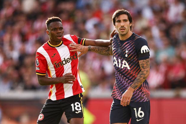 Brentford v Tottenham Hotspur 22 August 2026, London - Premier League Football - Brentford v Tottenham Hotspur - Mamadou Sangare of Brentford and Sandro Tonali of Tottenham Hotspur - Photo: Jacques Feeney Offside. London UK *** Brentford gegen Tottenham Hotspur, 22. August 2026, London, Premier League, Fußball: Brentford gegen Tottenham Hotspur – Mamadou Sangare von Brentford und Sandro Tonali von Tottenham Hotspur. Foto: Jacques Feeney, Offside, London, Großbritannien  Copyright: xJacquesxFeeneyx xOffsidexOffside