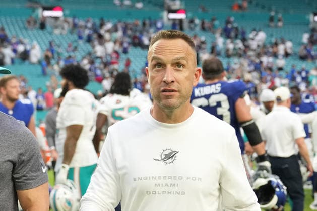 MIAMI GARDENS, FL - AUGUST 22: Miami Dolphins head coach Jeff Hafley leaves the field following the preseason NFL, American Football Herren, USA game between the New York Giants and the Miami Dolphins on Saturday, August 22, 2026 at Hard Rock Stadium in Miami, FL (Photo by Peter Joneleit Icon Sportswire) NFL: AUG 22 Giants at Dolphins EDITORIAL USE ONLY Icon260822009