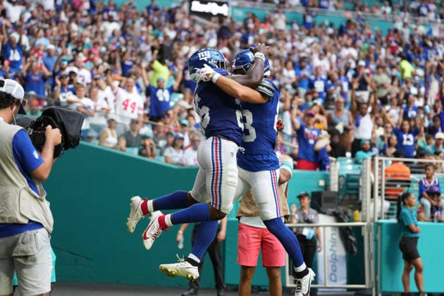 MIAMI GARDENS, FL - AUGUST 22: New York Giants running back Devin Singletary (26) celebrates his rushing towchdown with New York Giants wide receiver Dalen Cambre (83) during the preseason NFL, American Football Herren, USA game between the New York Giants and the Miami Dolphins on Saturday, August 22, 2026 at Hard Rock Stadium in Miami, FL (Photo by Peter Joneleit Icon Sportswire) NFL: AUG 22 Giants at Dolphins EDITORIAL USE ONLY Icon260822019