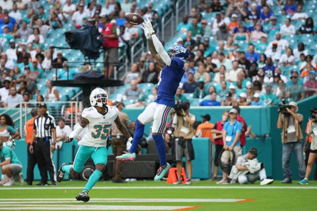 MIAMI GARDENS, FL - AUGUST 22: New York Giants wide receiver Odell Beckham Jr. (3) leaps for a pass in the end zone but can™t hang on during the preseason NFL, American Football Herren, USA game between the New York Giants and the Miami Dolphins on Saturday, August 22, 2026 at Hard Rock Stadium in Miami, FL (Photo by Peter Joneleit Icon Sportswire) NFL: AUG 22 Giants at Dolphins EDITORIAL USE ONLY Icon260822020