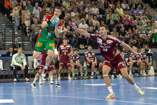Kempa trick by Elvar Orn Jonsson (SC Magdeburg, 19), SC Magdeburg vs. Füchse Berlin, Handball, HBL, REXEL SUPER CUP, 2026, 22.08.2026 Munich SAP Garden Germany Copyright: xPFA BjörnxKeckerx