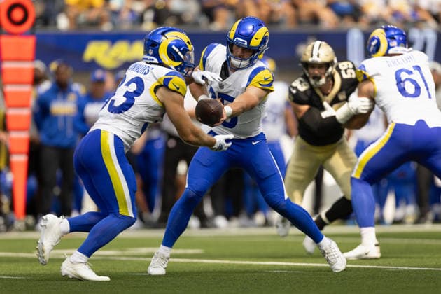 INGLEWOOD, CA - AUGUST 22: Ty Simpson 15 of the Los Angeles Rams hands the ball off to Kyren Williams 23 during an NFL, American Football Herren, USA preseason game between the New Orleans Saints and the Los Angeles Rams on August 22, 2026, at SoFi Stadium in Inglewood, California. (Photo by Greg Fiore Icon Sportswire) NFL: AUG 22 Saints at Rams EDITORIAL USE ONLY Icon2608221764