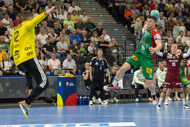 Shot on goal by Elvar Orn Jonsson (SC Magdeburg, 19), SC Magdeburg vs. Füchse Berlin, Handball, HBL, REXEL SUPER CUP, 2026, 22.08.2026 Munich SAP Garden Germany Copyright: xPFA BjörnxKeckerx