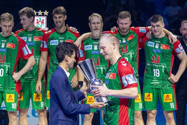 Cup ceremony, Magnus Saugstrup (SC Magdeburg, 23), Jubel, Celebration, Freude, Emotion, Feier, SC Magdeburg vs. Füchse Berlin, Handball, HBL, REXEL SUPER CUP, 2026, 22.08.2026 Munich SAP Garden Germany Copyright: xPFA BjörnxKeckerx