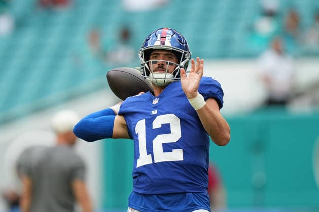 MIAMI GARDENS, FL - AUGUST 22: New York Giants quarterback Brandon Allen (12) warms up before the preseason NFL, American Football Herren, USA game between the New York Giants and the Miami Dolphins on Saturday, August 22, 2026 at Hard Rock Stadium in Miami, FL (Photo by Peter Joneleit Icon Sportswire) NFL: AUG 22 Giants at Dolphins EDITORIAL USE ONLY Icon260822029