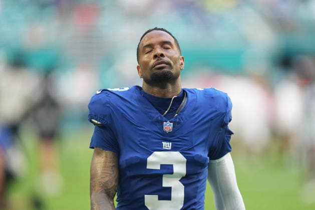 MIAMI GARDENS, FL - AUGUST 22: New York Giants wide receiver Odell Beckham Jr. (3)***New York Giants linebacker Abdul Carter (3) prays before the preseason NFL, American Football Herren, USA game between the New York Giants and the Miami Dolphins on Saturday, August 22, 2026 at Hard Rock Stadium in Miami, FL (Photo by Peter Joneleit Icon Sportswire) NFL: AUG 22 Giants at Dolphins EDITORIAL USE ONLY Icon260822037