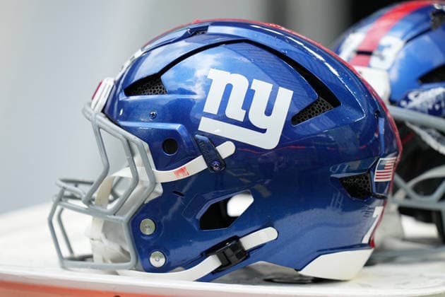 MIAMI GARDENS, FL - AUGUST 22: A New York Giants helmet rests ont he sidelines during the preseason NFL, American Football Herren, USA game between the New York Giants and the Miami Dolphins on Saturday, August 22, 2026 at Hard Rock Stadium in Miami, FL (Photo by Peter Joneleit Icon Sportswire) NFL: AUG 22 Giants at Dolphins EDITORIAL USE ONLY Icon260822040