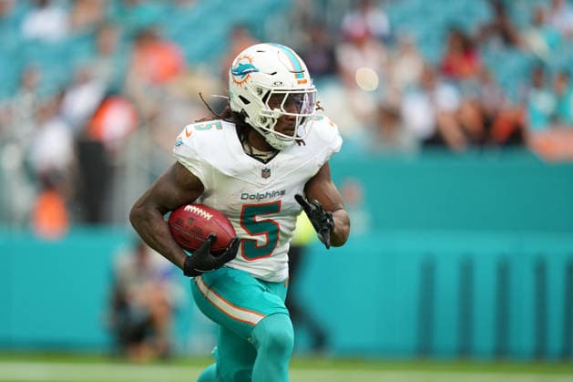 MIAMI GARDENS, FL - AUGUST 22: Miami Dolphins running back Jaylen Wright (5) returns a kick during the preseason NFL, American Football Herren, USA game between the New York Giants and the Miami Dolphins on Saturday, August 22, 2026 at Hard Rock Stadium in Miami, FL (Photo by Peter Joneleit Icon Sportswire) NFL: AUG 22 Giants at Dolphins EDITORIAL USE ONLY Icon260822041