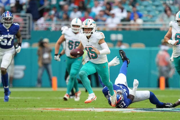 MIAMI GARDENS, FL - AUGUST 22: Miami Dolphins quarterback Cam Miller (15) rushes for a first down in the second half during the preseason NFL, American Football Herren, USA game between the New York Giants and the Miami Dolphins on Saturday, August 22, 2026 at Hard Rock Stadium in Miami, FL (Photo by Peter Joneleit Icon Sportswire) NFL: AUG 22 Giants at Dolphins EDITORIAL USE ONLY Icon260822050