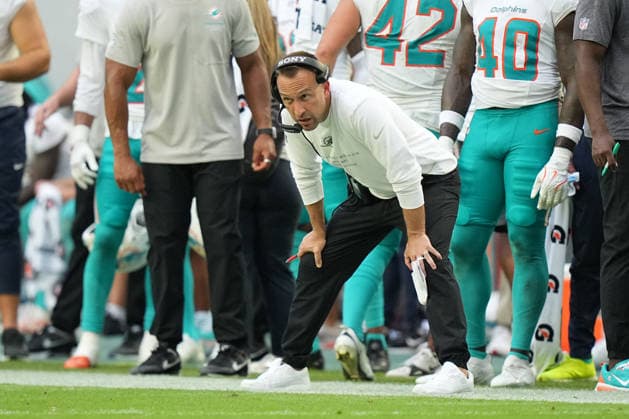 MIAMI GARDENS, FL - AUGUST 22: Miami Dolphins head coach Jeff Hafley watches the action during the preseason NFL, American Football Herren, USA game between the New York Giants and the Miami Dolphins on Saturday, August 22, 2026 at Hard Rock Stadium in Miami, FL (Photo by Peter Joneleit Icon Sportswire) NFL: AUG 22 Giants at Dolphins EDITORIAL USE ONLY Icon260822056