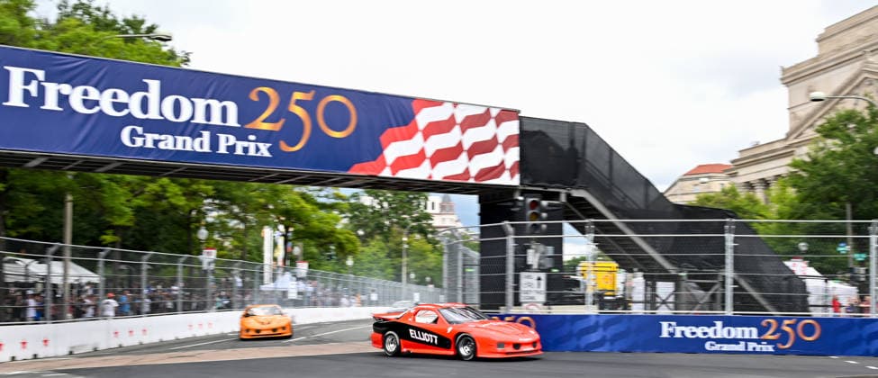 NASCAR, Motorsport, USA Hall of Fame driver Bill Elliott (9) leads a pack of cars during the International Race of Champions (IROC) seven turn, 1.7-mile race track on streets surrounding the National Mall and other landmarks in Washington, DC, on Saturday, August 22, 2026.  WAP20260822502 DAVIDxTULIS