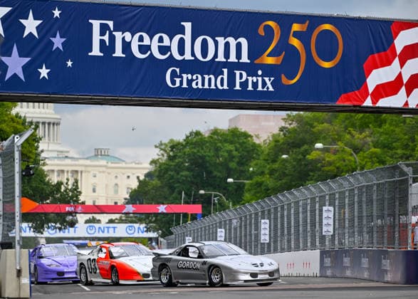 NASCAR, Motorsport, USA Hall of Fame driver and International Race of Champions (IROC) winner Jeff Gordon (24) leads a pack of cars down Pennsylvania s Avenue during the seven turn, 1.77-mile race track on streets surrounding the National Mall and other landmarks in Washington, DC, on Saturday, August 22, 2026.  WAP20260822512 DAVIDxTULIS