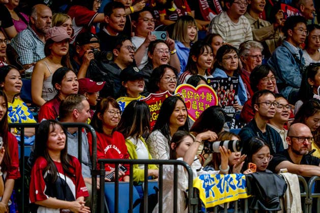 22.08.2026, xkkux, Tischtennis, TTBL, Borussia Düsseldorf - TSV Bad Königshofen, Saison 2026 2027, 2. Spieltag, ARAG Centercourt Düsseldorf: Volle Zuschauerränge in der Halle. Japanische Fans feuern die Düsseldorfer Spieler an. Nordrhein-Westfalen Deutschland *** August 22, 2026, xkkux, Table Tennis, TTBL, Borussia Düsseldorf vs. TSV Bad Königshofen, 2026–2027 Season, Match Day 2, ARAG Centercourt Düsseldorf, packed stands in the arena, Japanese fans cheering on the Düsseldorf players, North Rhine-Westphalia, Germany