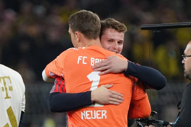 Dortmund Fussball, Franz Beckenbauer Supercup 2026, Borussia Dortmund-FC Bayern München, 22.08.2026, Signal Iduna Park Dortmund, Manuel Neuer, jonas kurt urbig TW FC Bayern München *** Dortmund Soccer, Franz Beckenbauer Super Cup 2026, Borussia Dortmund vs. FC Bayern Munich, August 22, 2026, Signal Iduna Park, Dortmund, Manuel Neuer, Jonas Kurt Urbig (Goalkeeper, FC Bayern Munich)
