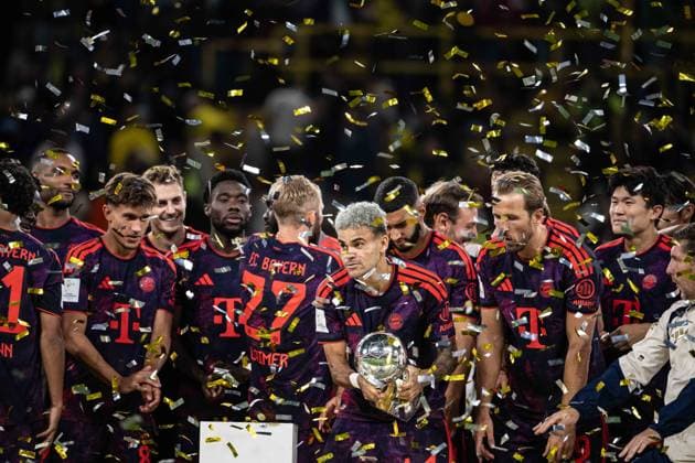Luis Diaz 14 (FC Bayern Muenchen) mit Pokal, Borussia Dortmund vs. FC Bayern Muenchen, Fussball, Franz Beckenbauer Supercup, 22.08.2026 DFB regulations prohibit any use of photographs as image sequences and or quasi-video Dortmund Nordrhein-Westfalen Deutschland *** Luis Diaz 14, FC Bayern Munich with the trophy; Borussia Dortmund vs. FC Bayern Munich; soccer; Franz Beckenbauer Super Cup; August 22, 2026. DFB regulations prohibit any use of photographs as image sequences and or quasi-video. Dortmund, North Rhine-Westphalia, Germany Copyright: xkolbert-press MarcxNiemeyerx