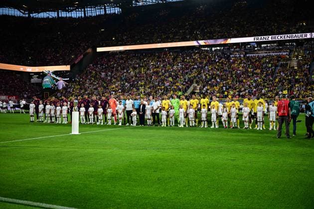 Mannschaften vor dem Spiel, Borussia Dortmund vs. FC Bayern Muenchen, Fussball, Franz Beckenbauer Supercup, 22.08.2026 DFB regulations prohibit any use of photographs as image sequences and or quasi-video Dortmund Nordrhein-Westfalen Deutschland *** Teams before the game, Borussia Dortmund vs. FC Bayern Munich, soccer, Franz Beckenbauer Super Cup, August 22, 2026. DFB regulations prohibit any use of photographs as image sequences and or quasi-video. Dortmund, North Rhine-Westphalia, Germany Copyright: xkolbert-press MarcxNiemeyerx