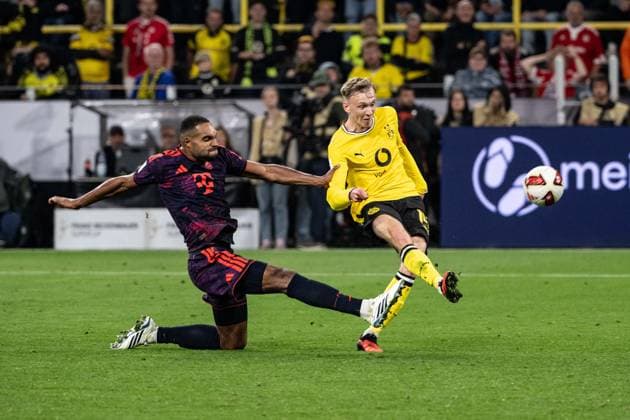 Jonathan Tah 4 (FC Bayern Muenchen) im Zweikampf mit Maximilian Beier 14 (Borussia Dortmund), Borussia Dortmund vs. FC Bayern Muenchen, Fussball, Franz Beckenbauer Supercup, 22.08.2026 DFB regulations prohibit any use of photographs as image sequences and or quasi-video Dortmund Nordrhein-Westfalen Deutschland *** Jonathan Tah 4 (FC Bayern Munich) in a tackle with Maximilian Beier 14 (Borussia Dortmund), Borussia Dortmund vs. FC Bayern Munich, Soccer, Franz Beckenbauer Super Cup, August 22, 2026 DFB regulations prohibit any use of photographs as image sequences and or quasi-video Dortmund, North Rhine-Westphalia, Germany Copyright: xkolbert-press MarcxNiemeyerx