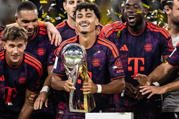 Nathaniel Brown 11 (FC Bayern Muenchen) mit Pokal, Borussia Dortmund vs. FC Bayern Muenchen, Fussball, Franz Beckenbauer Supercup, 22.08.2026 DFB regulations prohibit any use of photographs as image sequences and or quasi-video Dortmund Nordrhein-Westfalen Deutschland *** Nathaniel Brown 11 FC Bayern Munich with the trophy, Borussia Dortmund vs. FC Bayern Munich, soccer, Franz Beckenbauer Super Cup, August 22, 2026. DFB regulations prohibit any use of photographs as image sequences and or quasi-video. Dortmund, North Rhine-Westphalia, Germany Copyright: xkolbert-press MarcxNiemeyerx