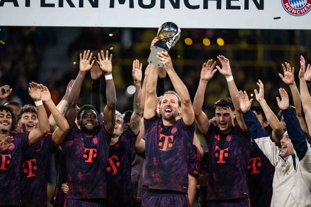 Harry Kane 9 (FC Bayern Muenchen) mit Pokal, Borussia Dortmund vs. FC Bayern Muenchen, Fussball, Franz Beckenbauer Supercup, 22.08.2026 DFB regulations prohibit any use of photographs as image sequences and or quasi-video Dortmund Nordrhein-Westfalen Deutschland *** Harry Kane 9 FC Bayern Munich with the trophy, Borussia Dortmund vs. FC Bayern Munich, soccer, Franz Beckenbauer Super Cup, August 22, 2026. DFB regulations prohibit any use of photographs as image sequences and or quasi-video. Dortmund, North Rhine-Westphalia, Germany Copyright: xkolbert-press MarcxNiemeyerx