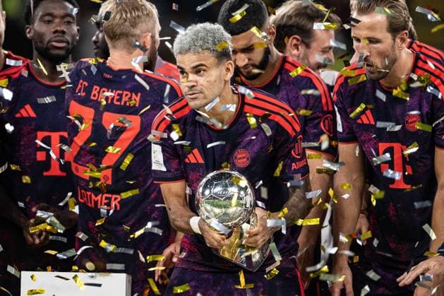 Luis Diaz 14 (FC Bayern Muenchen) mit Pokal, Borussia Dortmund vs. FC Bayern Muenchen, Fussball, Franz Beckenbauer Supercup, 22.08.2026 DFB regulations prohibit any use of photographs as image sequences and or quasi-video Dortmund Nordrhein-Westfalen Deutschland *** Luis Diaz 14, FC Bayern Munich with the trophy; Borussia Dortmund vs. FC Bayern Munich; soccer; Franz Beckenbauer Super Cup; August 22, 2026. DFB regulations prohibit any use of photographs as image sequences and or quasi-video. Dortmund, North Rhine-Westphalia, Germany Copyright: xkolbert-press MarcxNiemeyerx