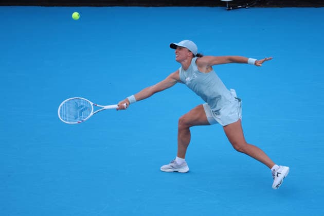 August 22, 2026, Mason, Oh, USA: Cincinnati Open Tennis 2026 - Iga Swiatek plays a ball against Jessica Pegula in the Cincinnati Open Tennis Tournament held in Mason OH. 2026 08 22. ZUMAPress Mason USA - ZUMAn24_ 20260822_zaf_n24_232 Copyright: xWallyxNellx