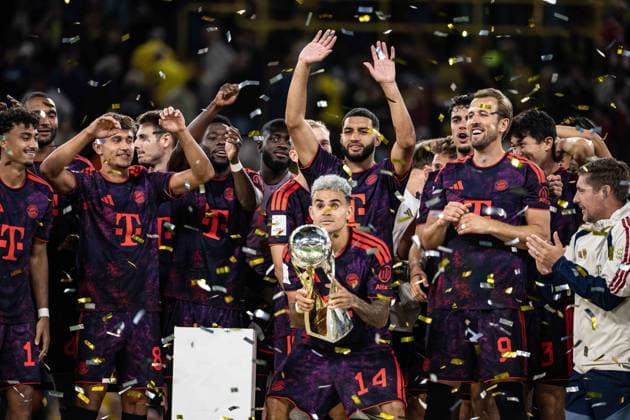 Luis Diaz 14 (FC Bayern Muenchen) mit Pokal, Borussia Dortmund vs. FC Bayern Muenchen, Fussball, Franz Beckenbauer Supercup, 22.08.2026 DFB regulations prohibit any use of photographs as image sequences and or quasi-video Dortmund Nordrhein-Westfalen Deutschland *** Luis Diaz 14, FC Bayern Munich with the trophy; Borussia Dortmund vs. FC Bayern Munich; soccer; Franz Beckenbauer Super Cup; August 22, 2026. DFB regulations prohibit any use of photographs as image sequences and or quasi-video. Dortmund, North Rhine-Westphalia, Germany Copyright: xkolbert-press MarcxNiemeyerx