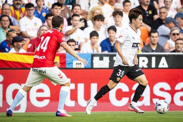August 22, 2026, Valencia, Spain, Spain: Ryunosuke SATO of FC Valencia during the LaLiga match between Valencia CF and Celta de Vigo at Estadi de Mestalla on August 22, 2026 in Valencia, Spain. Omar Arnau Valencia CF V Celta De Vigo - LaLiga  - ZUMAm308 20260822_zsp_m308_021 Copyright: xMatthieuxMirvillex