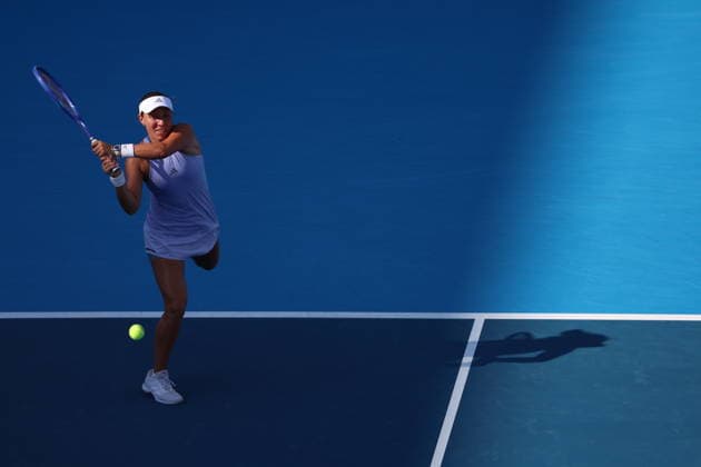 August 22, 2026, Mason, Oh, USA: Cincinnati Open Tennis 2026 - Jessica Pegula plays a ball against Iga Swiatek as shadows start creeping across the court in the Cincinnati Open Tennis Tournament held in Mason OH. 2026 08 22. ZUMAPress Mason USA - ZUMAn24_ 20260822_zaf_n24_248 Copyright: xWallyxNellx