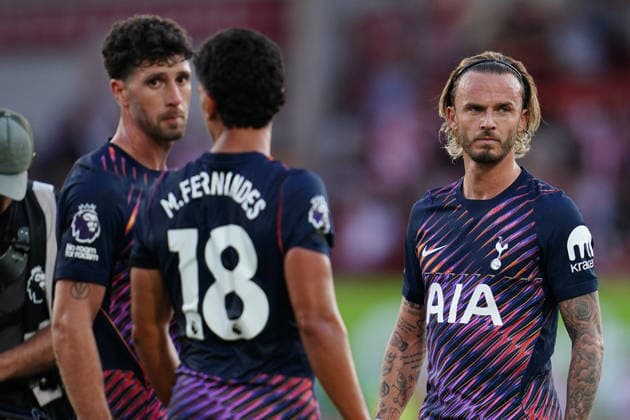 Premier League: Brentford v Tottenham Hotspur James Maddison of Tottenham Hotspur at full time with Mateus Fernandes of Tottenham Hotspur and Marcos Senesi of Tottenham Hotspur during the Premier League match Brentford vs Tottenham Hotspur at GTECH Community Stadium, London, United Kingdom on 22 August 2026 (Photo by Harvey Murphy News Images) Copyright: xHarveyxMurphy NewsxImagesx