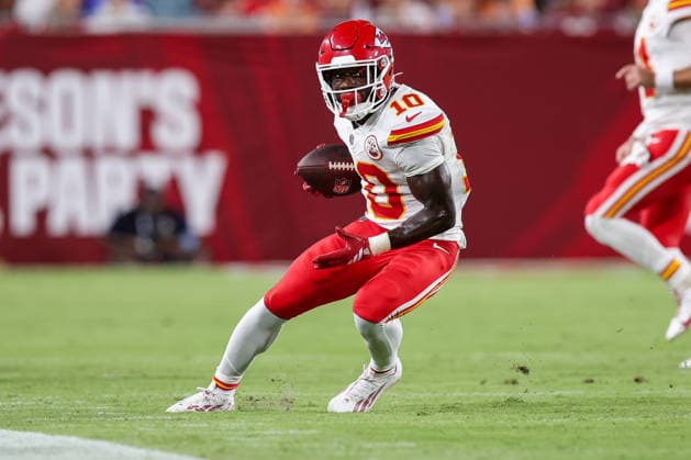Aug 22, 2026; Tampa, Florida, USA; Kansas City Chiefs running back Emmett Johnson (10) runs the ball during an NFL, American Football Herren, USA game between the Kansas City Chiefs and Tampa Bay Buccaneers at Raymond James Stadium in Tampa, Florida. Mandatory Credit: Taylor McFee-Cal Media Tampa USA - ZUMAc04_ 20260822_zma_c04_331 Copyright: xTaylorxMcfeex
