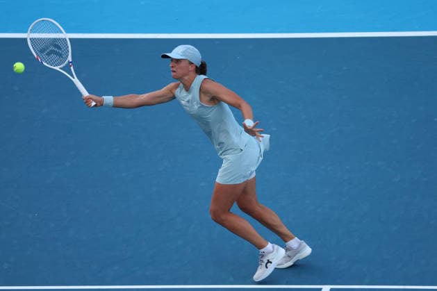 August 22, 2026, Mason, Oh, USA: Cincinnati Open Tennis 2026 - Iga Swiatek plays a ball against Jessica Pegula in the Cincinnati Open Tennis Tournament held in Mason OH. 2026 08 22. ZUMAPress Mason USA - ZUMAn24_ 20260822_zaf_n24_213 Copyright: xWallyxNellx