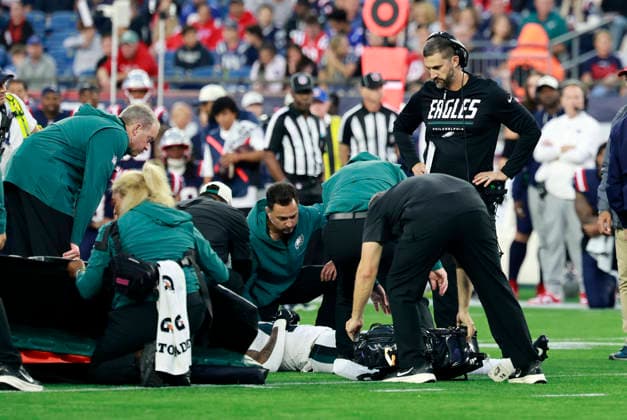 FOXBOROUGH, MA - AUGUST 22: Medical staff work on JaÕQuinden Jackson 45 of the Philadelphia Eagles injured on the opening kick during a preseason game between the New England Patriots and the Philadelphia Eagles on August 22, 2026, at Gillette Stadium in Foxborough, Massachusetts. (Photo by Fred Kfoury III Icon Sportswire) NFL, American Football Herren, USA AUG 22 Eagles at Patriots EDITORIAL USE ONLY Icon482260822002