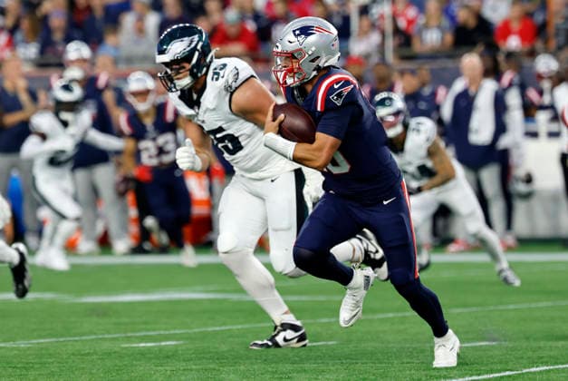 FOXBOROUGH, MA - AUGUST 22: Tommy DeVito 16 of the New England Patriots takes off on a keeper during a preseason game between the New England Patriots and the Philadelphia Eagles on August 22, 2026, at Gillette Stadium in Foxborough, Massachusetts. (Photo by Fred Kfoury III Icon Sportswire) NFL, American Football Herren, USA AUG 22 Eagles at Patriots EDITORIAL USE ONLY Icon482260822011