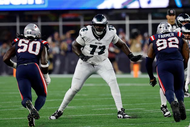 FOXBOROUGH, MA - AUGUST 22: Markel Bell 72 of the Philadelphia Eagles blocks during a preseason game between the New England Patriots and the Philadelphia Eagles on August 22, 2026, at Gillette Stadium in Foxborough, Massachusetts. (Photo by Fred Kfoury III Icon Sportswire) NFL, American Football Herren, USA AUG 22 Eagles at Patriots EDITORIAL USE ONLY Icon482260822020