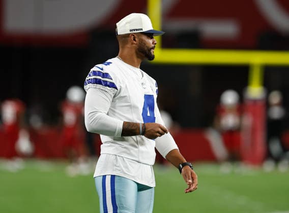 August 22, 2026, U.S.: August 22nd, 2026, Glendale, Arizona, USA: Dallas Cowboys quarterback Dak Prescott (4) hanging out with the team during warms up before an NFL, American Football Herren, USA football preseason game between the Dallas cowboys and Arizona Cardinals U.S. - ZUMAv153 20260822_zsp_v153_005 Copyright: xDavidxVeneziax