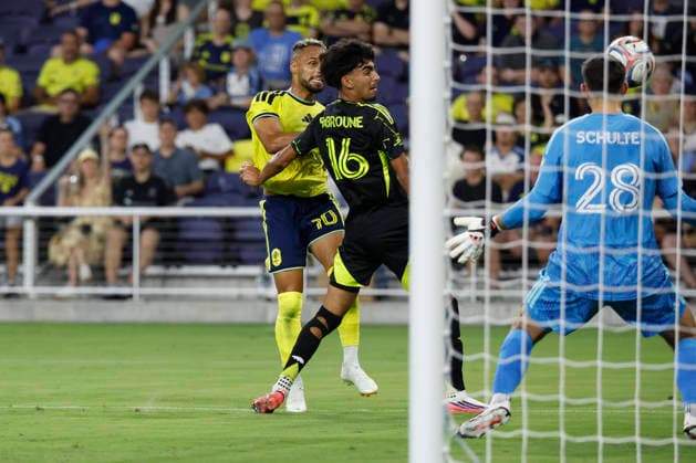 NASHVILLE, TN - AUGUST 22: Nashville SC forward Hany Mukhtar (10) scores a first half goal past Columbus Crew midfielder Taha Habroune (16) and goalkeeper Patrick Schulte (28) during a match between Nashville SC and Columbus Crew, August 22, 2026, at GEODIS Park in Nashville, Tennessee. (Photo by Matthew Maxey Icon Sportswire) SOCCER: AUG 22 MLS, Fussball Herren, USA Nashville SC vs Columbus Crew EDITORIAL USE ONLY Icon26082206