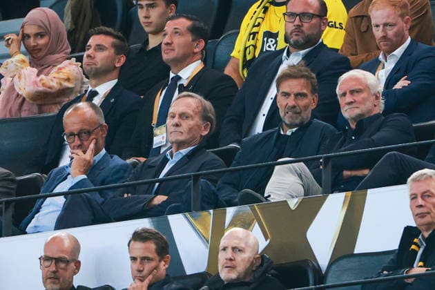 Franz Beckenbauer Supercup 2026 - Borussia Dortmund - FC Bayern München am 22.08.2026 im Signal Iduna Park in Dortmund Bundeskanzler Friedrich Merz (CDU), Hans-Joachim Aki Watzke (DFB-Vizepraesident), Jürgen Klopp (Bundestrainer), Rudi Völler (Sportdirektor der deutschen Nationalmannschaft, DFB) *** Franz Beckenbauer Super Cup 2026: Borussia Dortmund vs. FC Bayern Munich on August 22, 2026, at Signal Iduna Park in Dortmund; Federal Chancellor Friedrich Merz (CDU), Hans Joachim Aki Watzke (DFB Vice President), Jürgen Klopp (National Team Coach), Rudi Völler, sporting director of the German national team, DFB MH